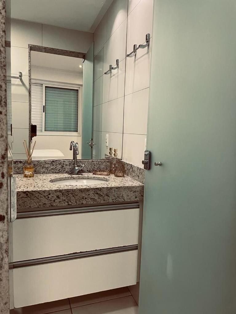 2 Qts.| 4 Hosp. | Ao Lado Do Goiania Shopping Apartamento Exterior foto